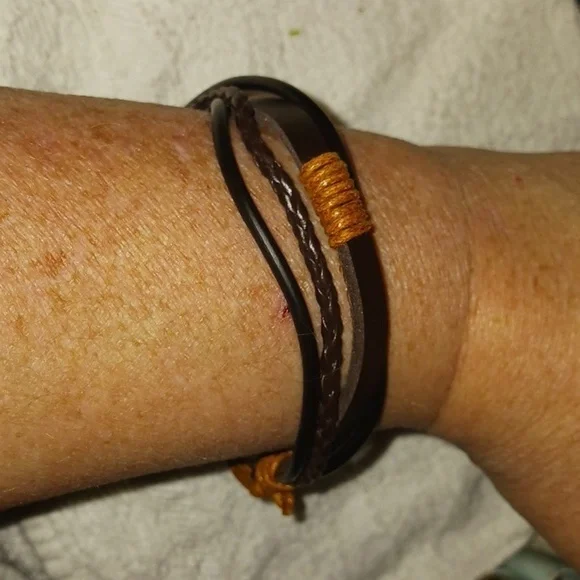 Handmade Leather Unisex Bracelet - Picture 2 of 4